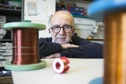 El f&iacute;sico Javier Tejada, en su laboratorio de la Universidad de Barcelona.