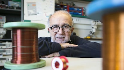 El f&iacute;sico Javier Tejada, en su laboratorio de la Universidad de Barcelona.