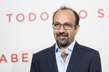 Asghar Farhadi durante la premier de 'Todos lo saben' en Callao (Madrid), el 12 de septiembre de 2018. El drama del director iraní protagonizado por Penélope Cruz, Javier Bardem y Ricardo Darín, cuenta con 8 nominaciones en los Premios Goya 2019. “Tenía escritas 30 o 40 páginas del guion y se lo entregué a Pedro Almodóvar”, recuerda el cineasta iraní. “Le pregunté: ¿te parece una historia española? ¿Sería creíble para los españoles? Y me respondió: ‘Es tan española que, si no la haces tú, estoy dispuesto a hacerla yo’. Si no me hubiera dicho eso, quizás no la habría creado”.