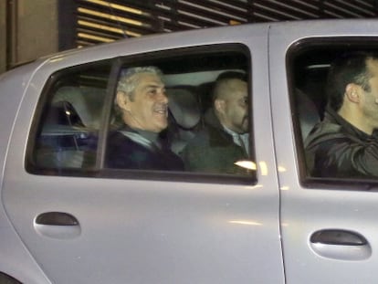 José Sócrates somriu en abandonar els jutjats després d'11 hores d'interrogatori diumenge.