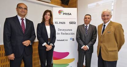 Ram&oacute;n Palomar, M&oacute;nica Bragado, Salvador Navarro y Jos&eacute; Mar&iacute;a Estrela antes del desayuno.