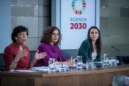 Isabel Celaá, María Jesús Montero e Irene Montero durante la conferencia de prensa posterior al consejo de Ministros.