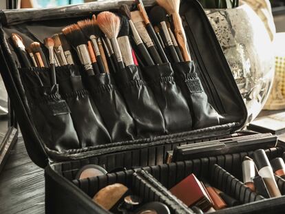Incluyen compartimentos que permiten clasificar el maquillaje y mantenerlo todo organizado.GETTY IMAGES.