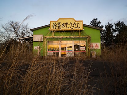 Un restaurante abandonado en la zona de exclusión de la ciudad de Tomioka, en la prefectura de Fukushima, el 27 de febrero de 2021.