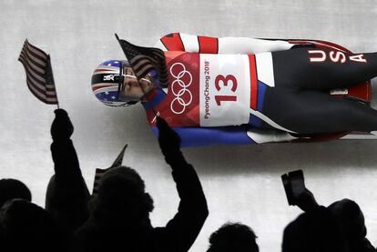 El estadounidense Chris Mazdzer compite en la prueba de Luge masculino, el 11 de febrero de 2018.