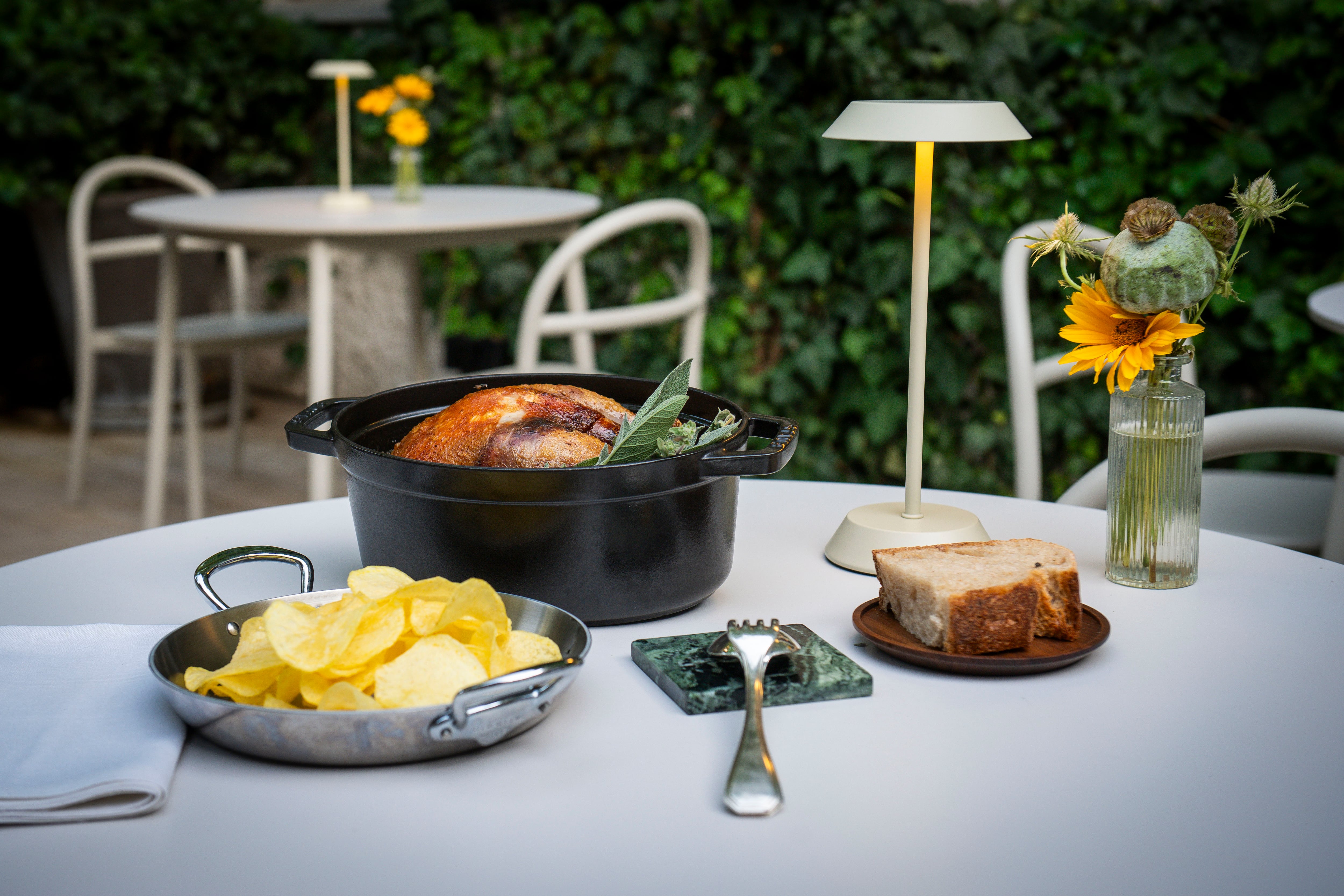 La alta gastronomía se sirve al fresco con la llegada del calor y a precios más comedidos