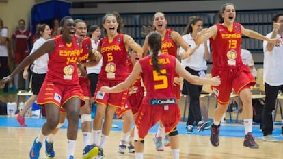 Las jugadoras de la selecci&oacute;n Sub-18, en Eslovenia.