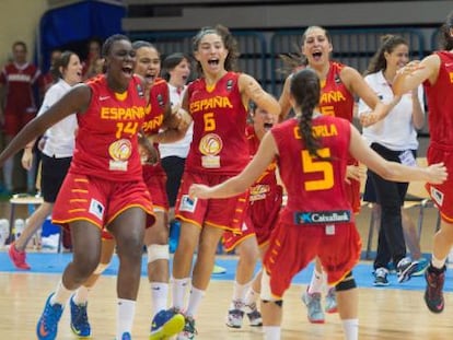 Las jugadoras de la selecci&oacute;n Sub-18, en Eslovenia.