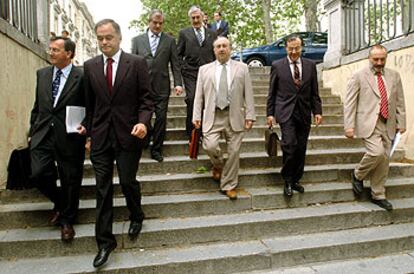 Los consejeros de Educación de las comunidades del PP, tras presentar los recursos en el Tribunal Supremo.