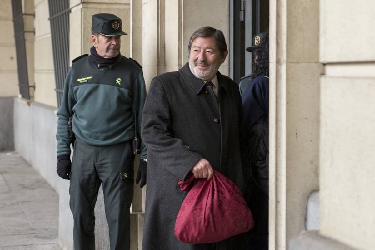 Cuatro ex altos cargos de la Junta condenados a penas de cárcel por ...
