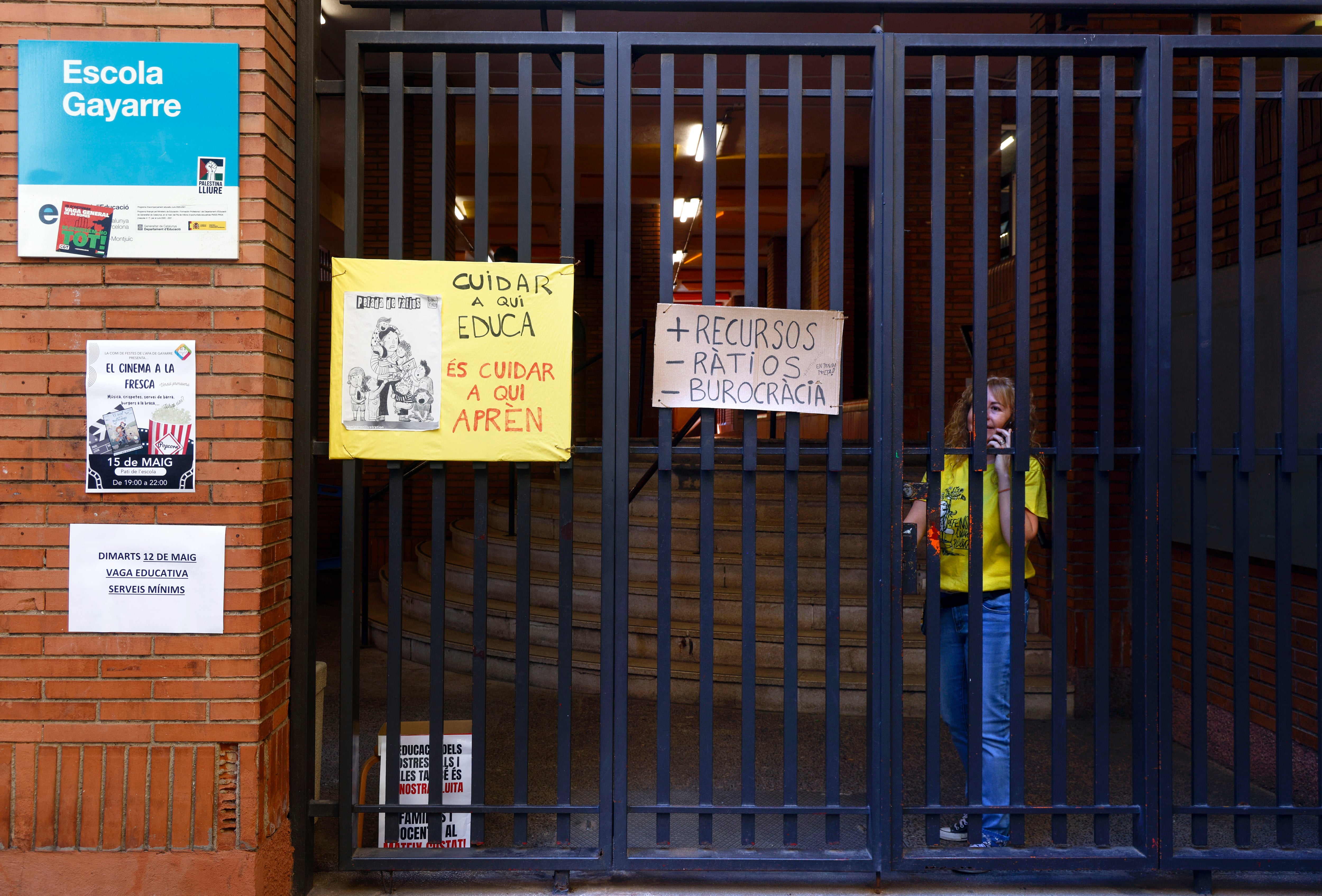 Los profesores paralizan la educación y Ustec reclama 400 euros más al mes para finalizar las huelgas