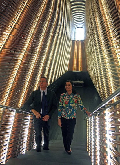 Alberto Ruiz Gallardón y Alicia Moreno, durante la apertura del nuevo espacio.