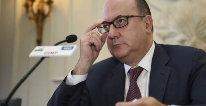El presidente de la Asociación Española de Banca (AEB), José María Roldán, durante su participación en el Curso de la UIMP y la APIE en Santander.
