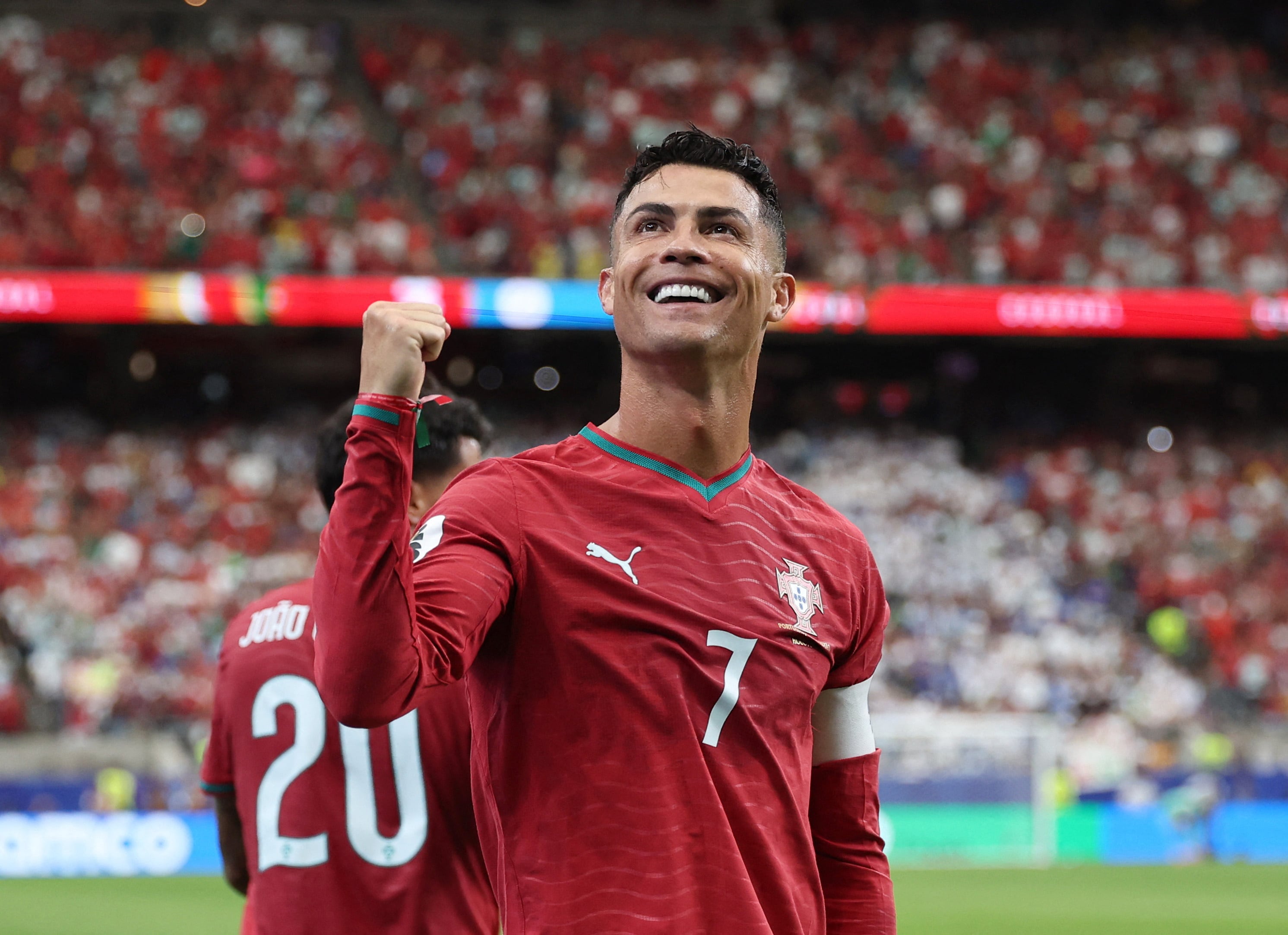 Cristiano Ronaldo al fin se une al ‘show’: doblete ante Uzbekistán y récord histórico