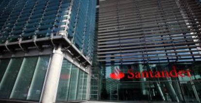 La sede del Banco Santander está en Londres, Reino Unido.