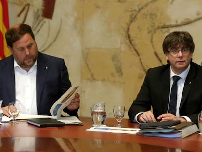 El presidente de la Generalitat, Carles Puigdemont, y el vicepresidente, Oriol Junqueras.