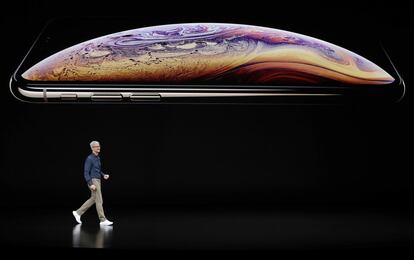 Tim Cook explica las nuevas prestaciones del iPhone Xs.