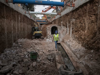 Obras del nuevo colector de la avenida Diagonal con el paseo Sant Joan.