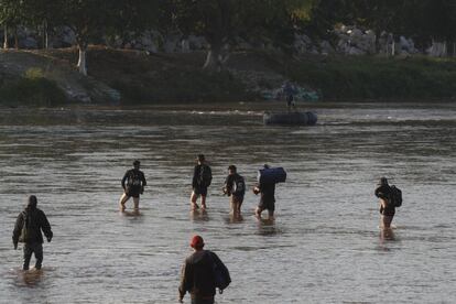 En febrero de este año, las agencias fronterizas estadounidenses han aprehendido a más de 100.400 migrantes en la frontera sur, la mayoría centroamericanos que huyen de la pobreza, violencia y falta de oportunidades.