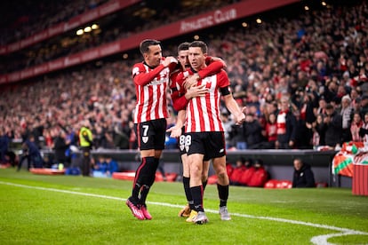 Oscar de Marcos celebra su gol al Espanyol este miércoles en San Mamés.