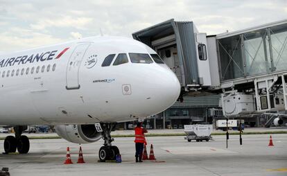 Un A321 de Air France, en el aeropuerto parisino Charles de Gaulle.