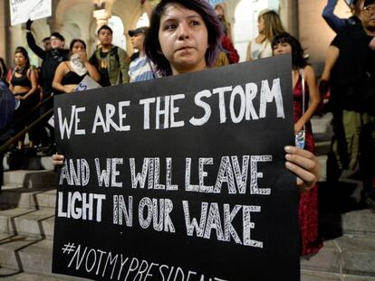 Protesta contra donald Trump en Los Angeles.