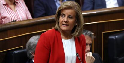 La ministra de Empleo, Fátima Báñez, en el Congreso de los Diputados.
