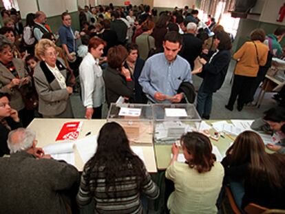 Aspecto de un colegio electoral en los comicios del 12 de marzo de 2000.