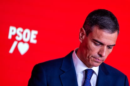 El presidente del Gobierno, Pedro Sánchez, durante su comparecencia ante los medios de comunicación este jueves en la sede del PSOE.