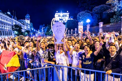 Miles de aficionados han salido a las calles de Madrid tras la victoria del Real Madrid en la final de la Champions frente al Borussia Dortmund.