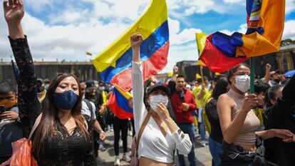 Una multitud protesta contra el Gobierno de Iván Duque, en la Plaza de Bolívar, en el centro de Bogotá, el pasado 12 de mayo.