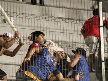 Los golpes entre la barra de Veracruz y la de Tigres