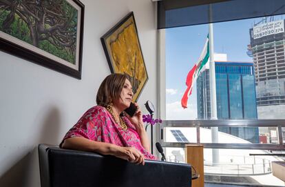 La senadora del Partido Acción Nacional Xóchitl Gálvez durante entrevista en su oficina del Senado de la República en Ciudad de México el 12 de junio del 2023.