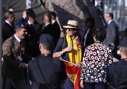 La infanta Elena llega a la Plaza de Lima de Madrid, para asistir al desfile del Día de la Fiesta Nacional.