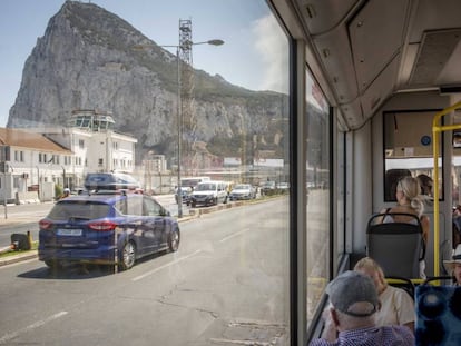 El autobús que va de la verja al centro de Gibraltar, en una imagen del pasado septiembre.