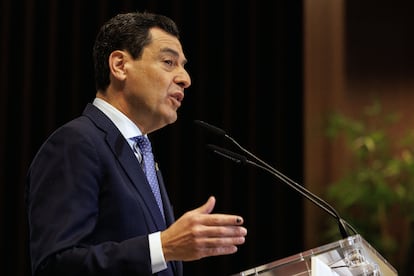 El presidente de la Junta de Andalucía, Juan Manuel Moreno, durante su intervención en un foro organizado por el Grupo Joly.