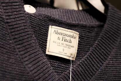 Una prenda de Abercrombie & Fitch, en una tienda de Central Valley (Nueva York).