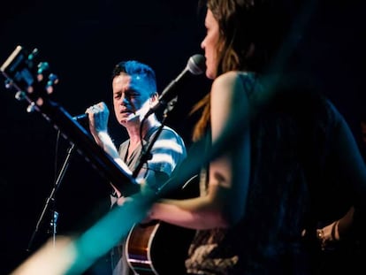 Santiago Auserón canta junto a Maika Makovski en 'La hora musa'.