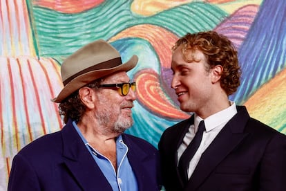 Olmo y Julian Schnabel el domingo en el Festival de Venecia.