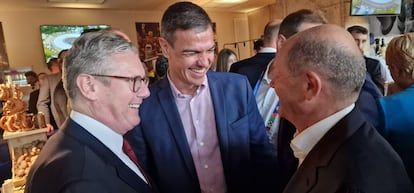 De izquierda a derecha, los primeros ministros socialdemócratas de Reino Unido, Keir Starmer, de España, Pedro Sánchez, y de Alemania, Olaf Scholz, durante la final de la Eurocopa en Berlín.