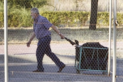 Oubi&ntilde;a sale de la prisi&oacute;n de Navalcarnero de Madrid el pasado julio.