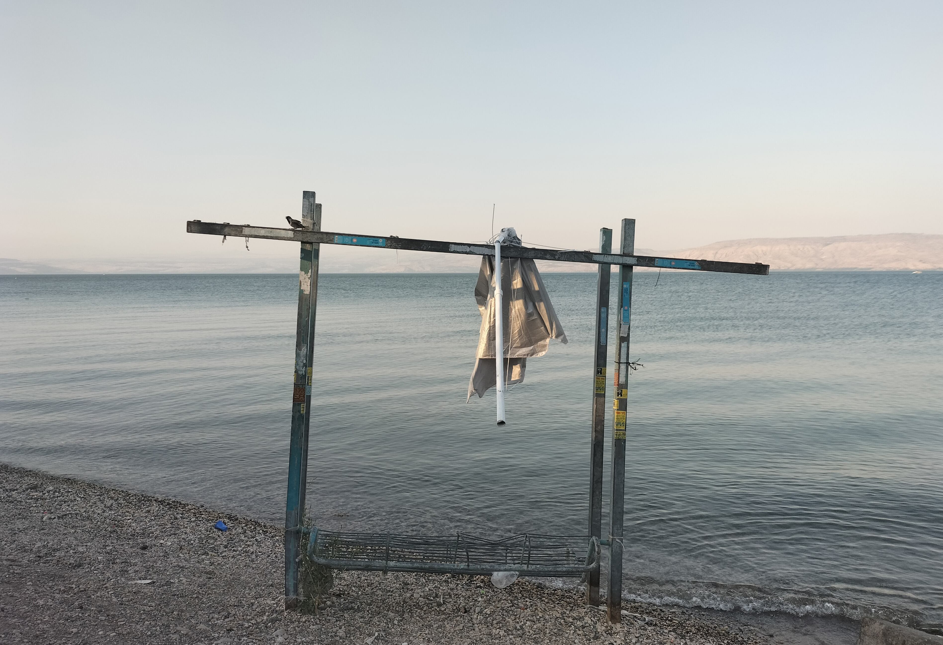 Orilla del Mar de Tiberíades a la altura de la ciudad homónima, este miércoles. 