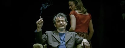 Eduard Fernández y Marina Salas en un momento de 'Panorama des del pont'.