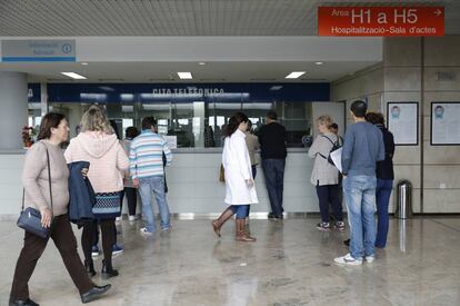 Pacientes en el Hospital de La Ribera, en Alzira.