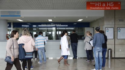 Pacientes en el Hospital de La Ribera, en Alzira.