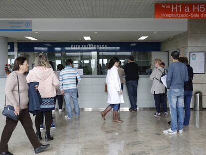 Pacientes en el Hospital de La Ribera, en Alzira.