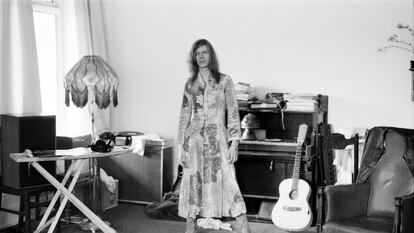 El músico David Bowie en su casa, Haddon Hall, en la ciudad de Beckenham (Inglaterra) el 20 de abril de 1971.