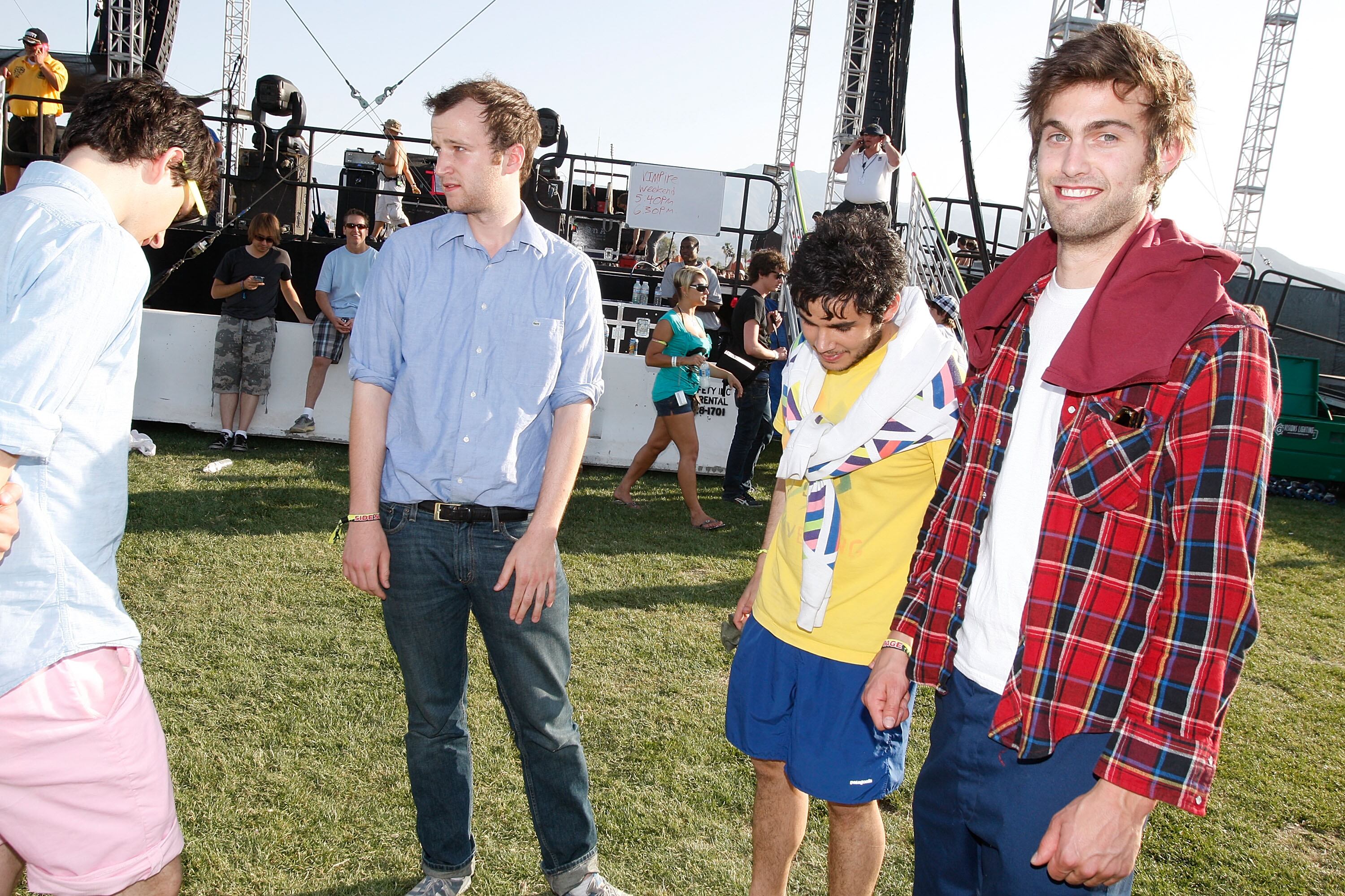 Vampire Weekend posan para la cámara durante el festival de Coachella celebrado en California en abril de 2008.