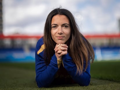 Aitana Bonmatí, futbolista del FC Barcelona, en el estadio Johan Cruyff.