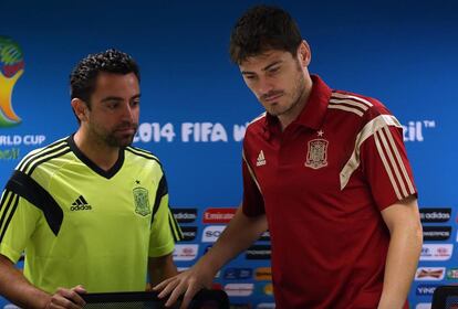 Xavi e Iker Casillas, antes de la rueda de prensa.
